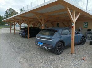 Ladestation mit PV-Dach
